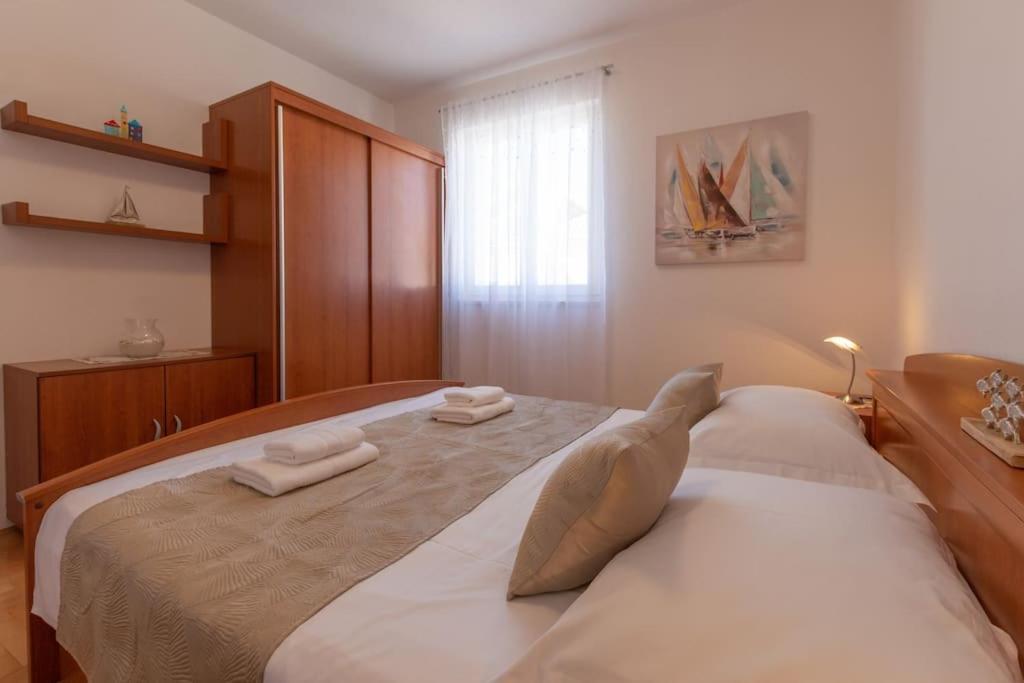 Sea View- Spacious Apartment With Shared Pool Split Zewnętrze zdjęcie