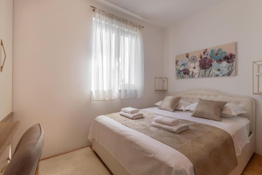 Sea View- Spacious Apartment With Shared Pool Split Zewnętrze zdjęcie
