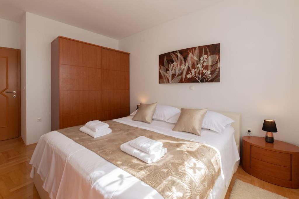 Sea View- Spacious Apartment With Shared Pool Split Zewnętrze zdjęcie